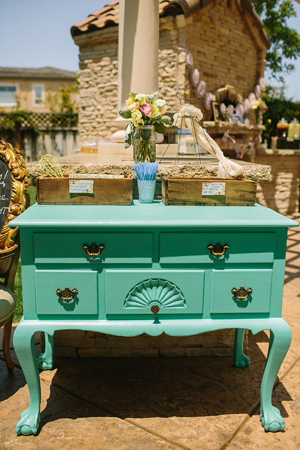 backyard-bridal-shower-in-peach-and-gold