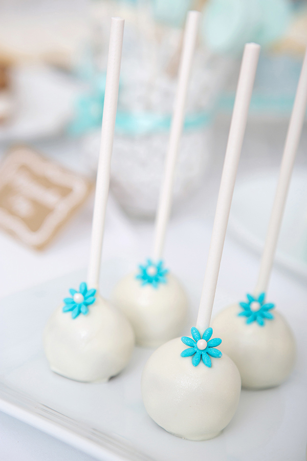 blue-and-white-cake-table-ideas