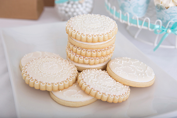 blue-and-white-cake-table-ideas