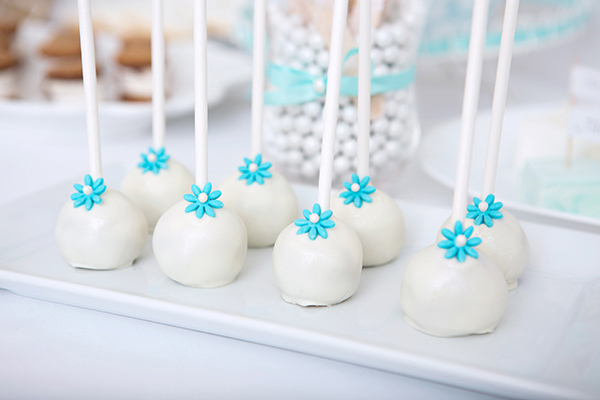 blue-and-white-cake-table-ideas