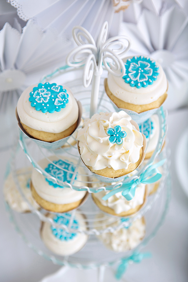 blue-and-white-cake-table-ideas