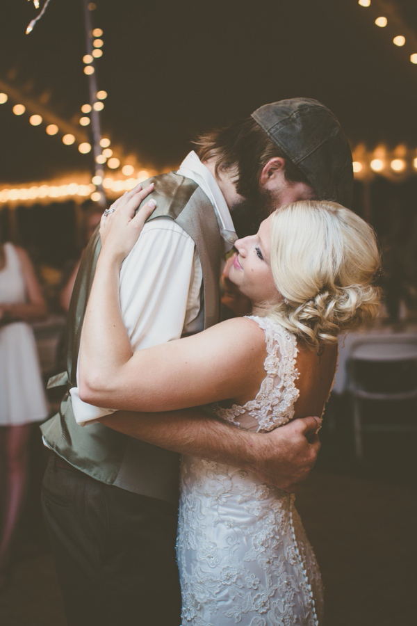 brown-and-white-wisconsin-wedding