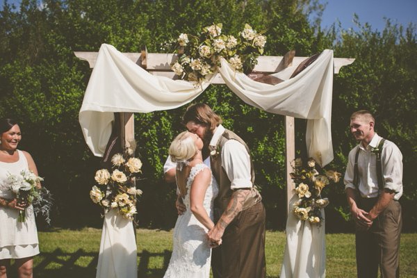 brown-and-white-wisconsin-wedding