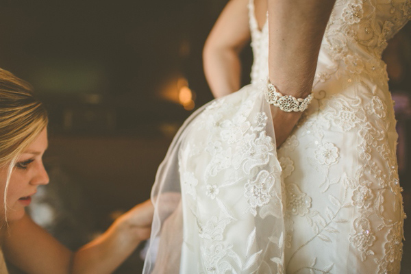 brown-and-white-wisconsin-wedding