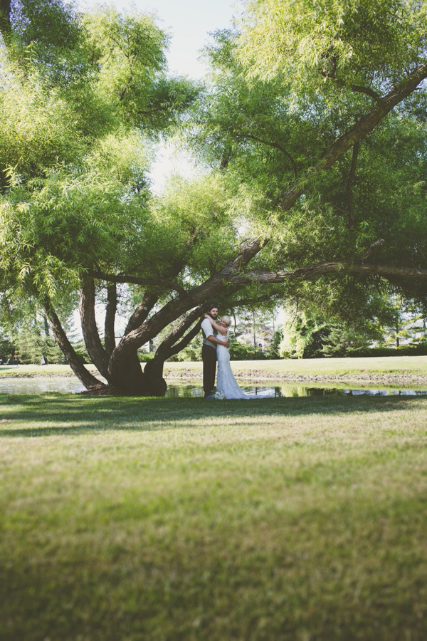 brown-and-white-wisconsin-wedding