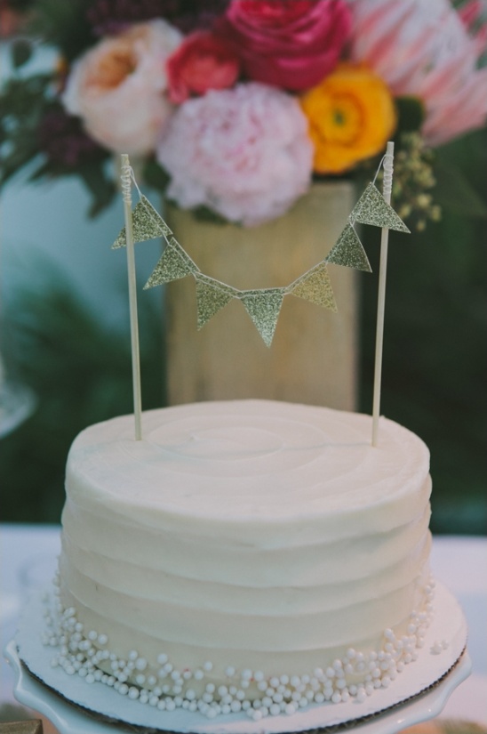 gold bunting wedding cake