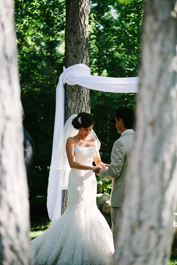 romantic-woodland-wedding