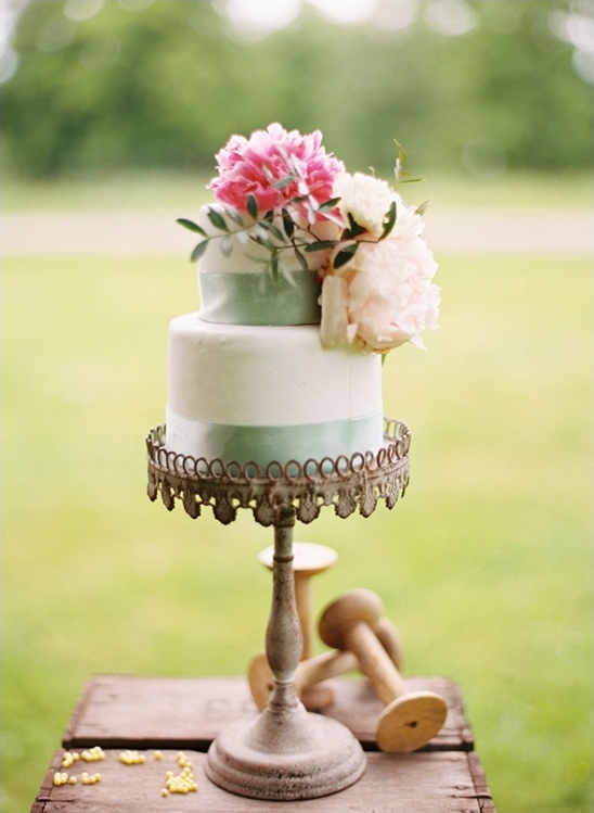 small wedding cake by holy sweet