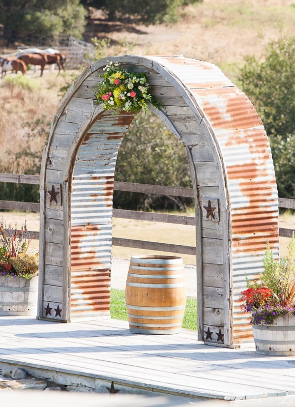 rustic-coral-wedding-at-holland-ranch