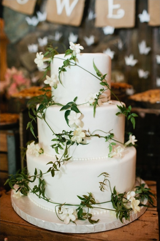 white and green wedding cake by vanilla bake shop