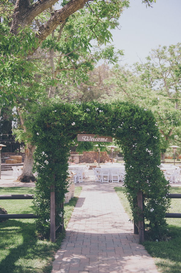 rustic-summer-wedding-at-walnut-grove