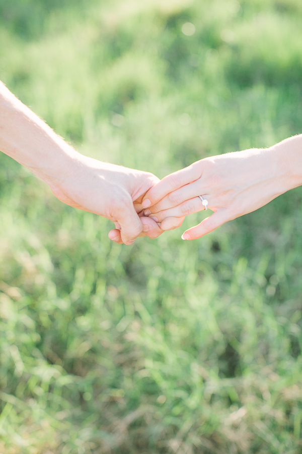 vintage-picnic-engagement-session