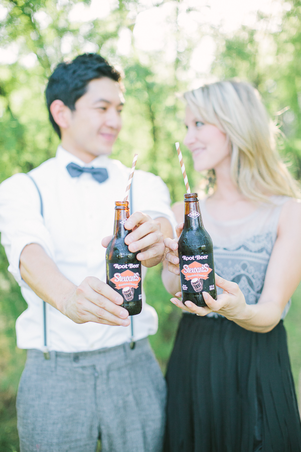 vintage-picnic-engagement-session