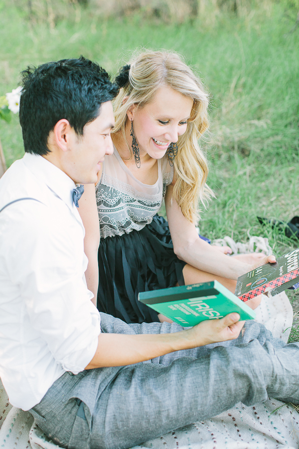 vintage-picnic-engagement-session