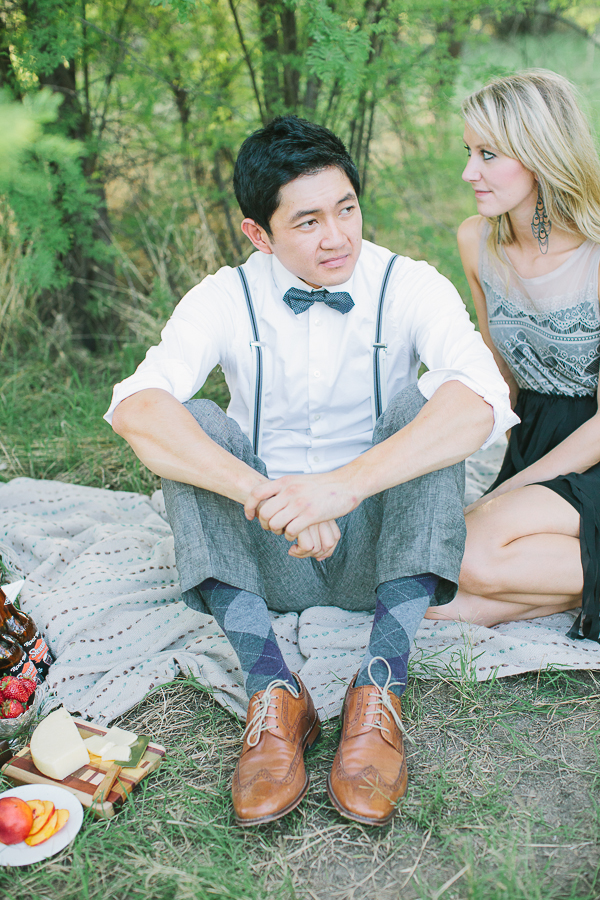 vintage-picnic-engagement-session