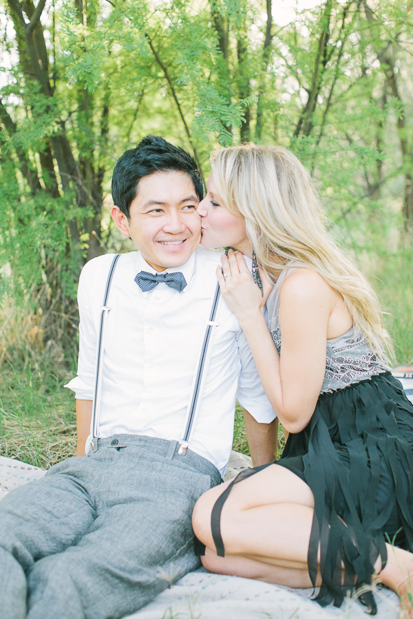 vintage-picnic-engagement-session