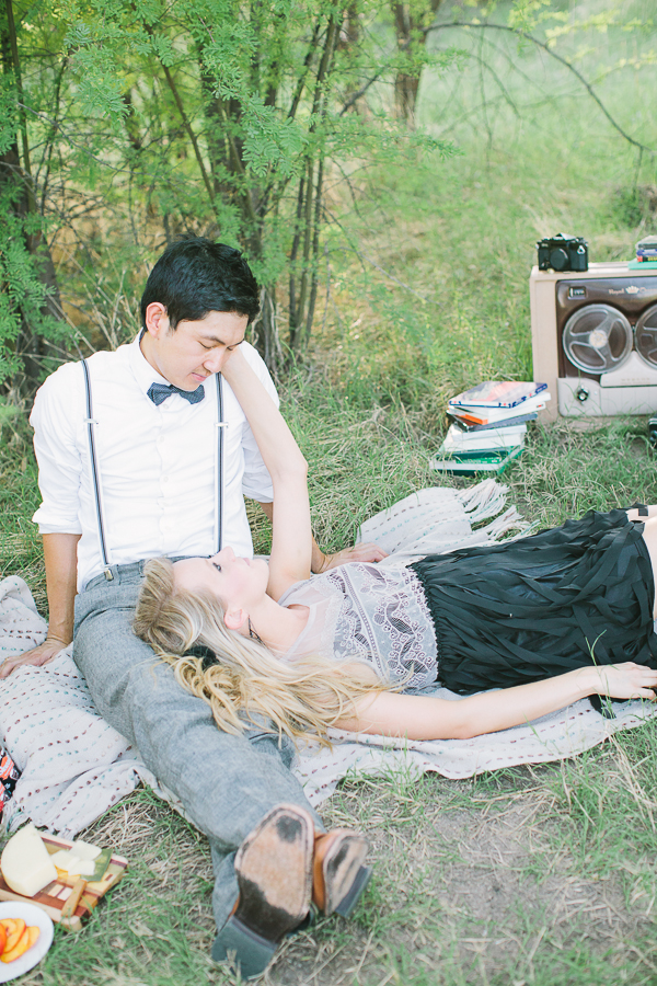 vintage-picnic-engagement-session
