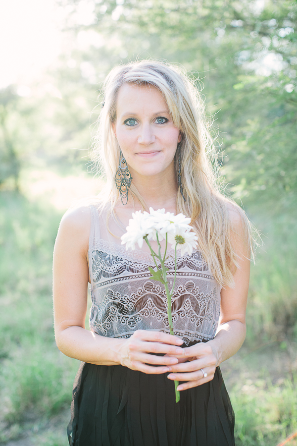 vintage-picnic-engagement-session