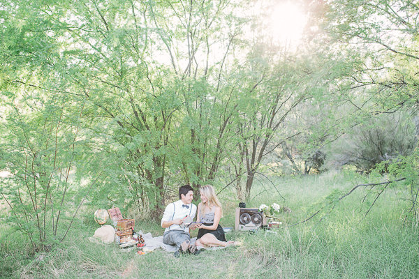 vintage-picnic-engagement-session