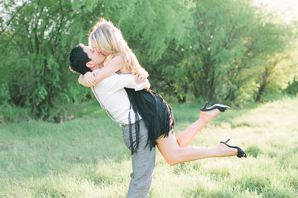 vintage-picnic-engagement-session
