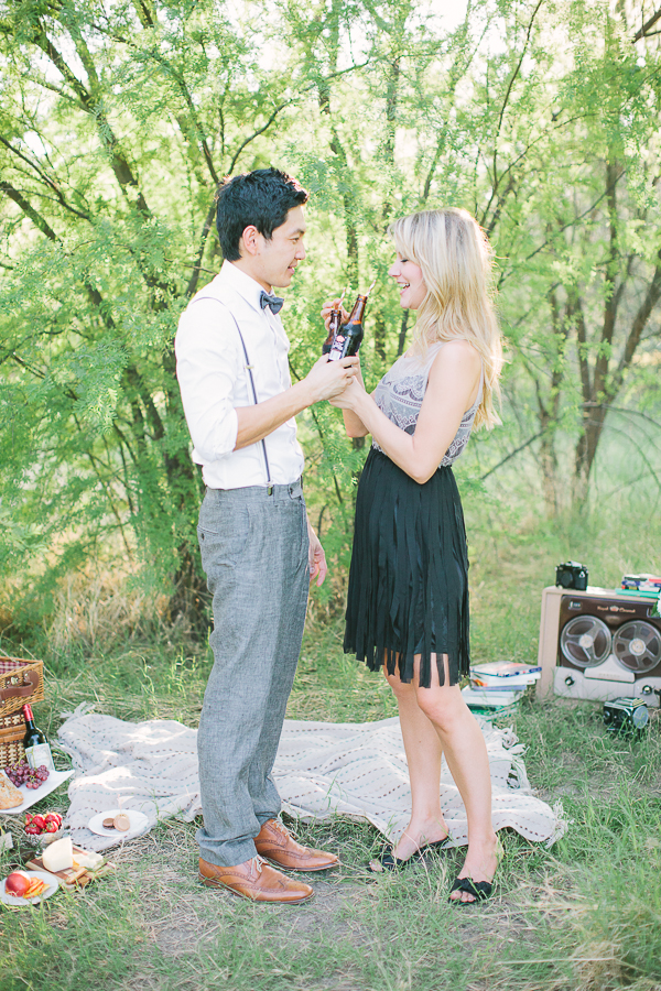 vintage-picnic-engagement-session