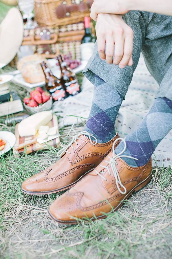 vintage-picnic-engagement-session