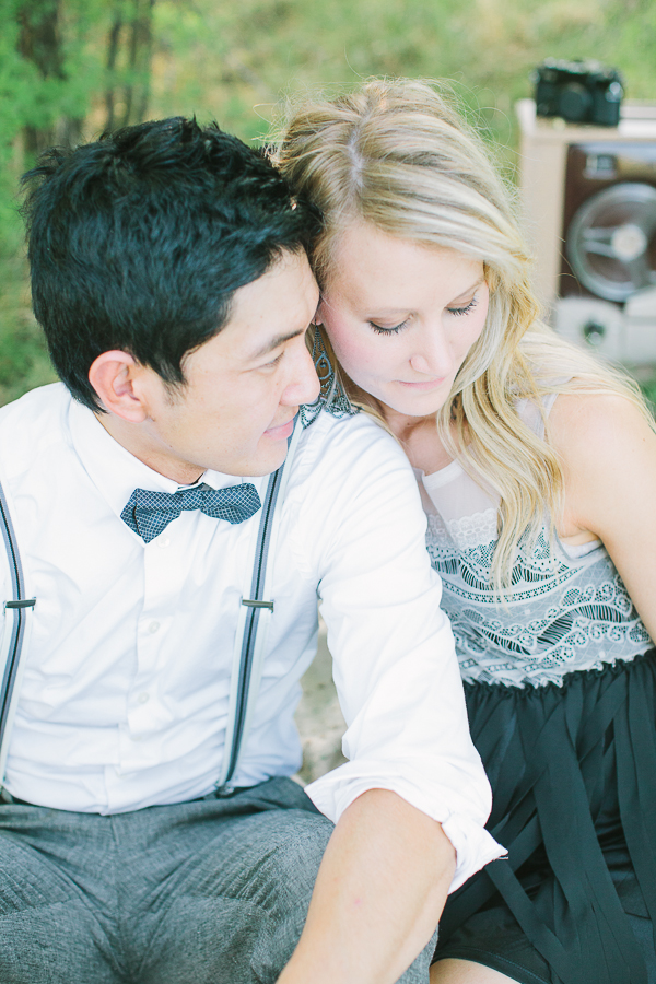 vintage-picnic-engagement-session