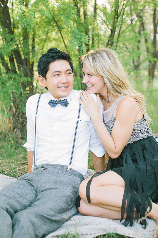 vintage-picnic-engagement-session
