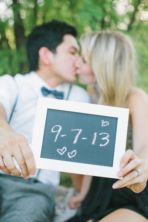 vintage-picnic-engagement-session