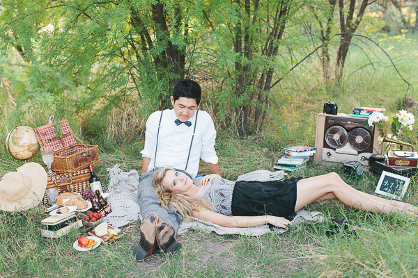 vintage-picnic-engagement-session