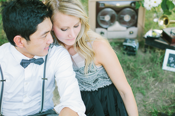vintage-picnic-engagement-session