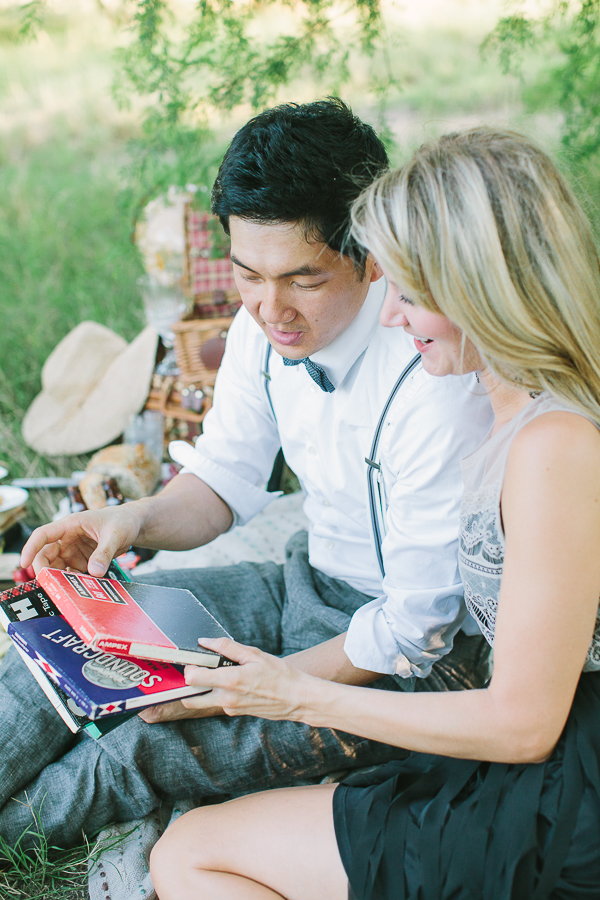 vintage-picnic-engagement-session