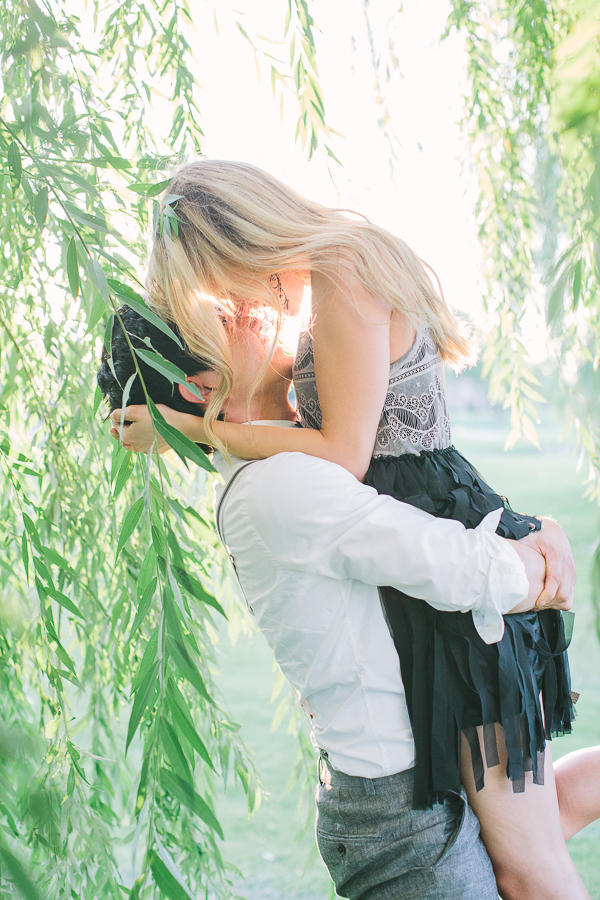 vintage-picnic-engagement-session
