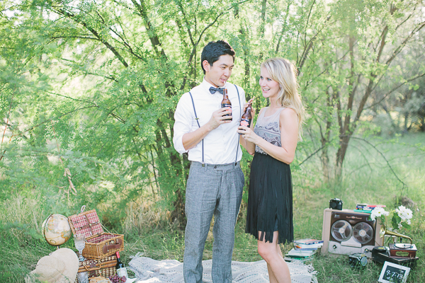 vintage-picnic-engagement-session