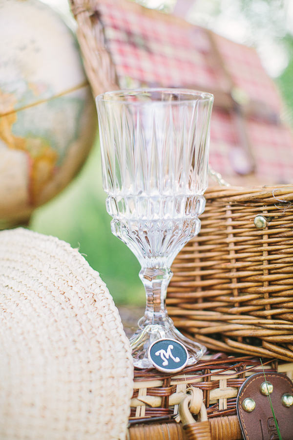 vintage-picnic-engagement-session