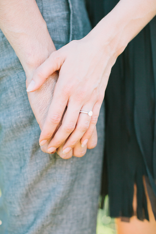 vintage-picnic-engagement-session