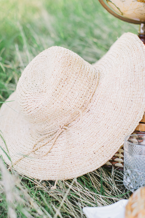 vintage-picnic-engagement-session
