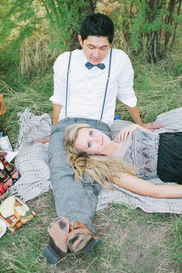 vintage-picnic-engagement-session