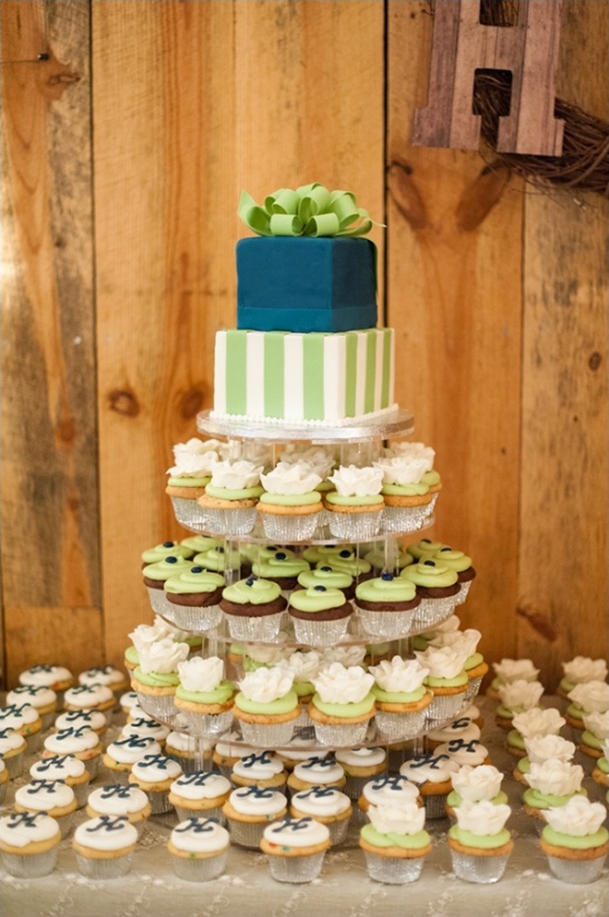 wedding cake and cupcakes by cindaâs creative cakes