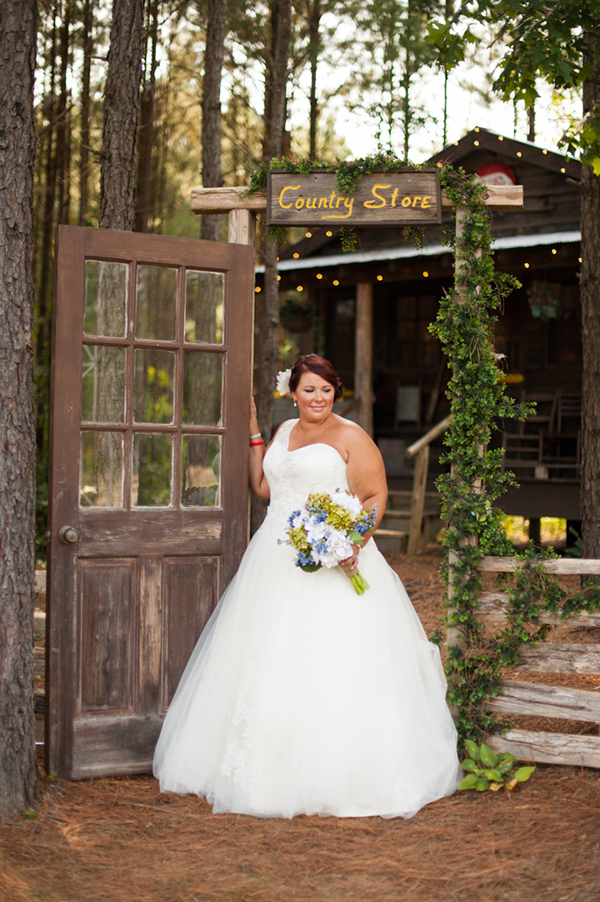 blue-and-green-country-wedding-at