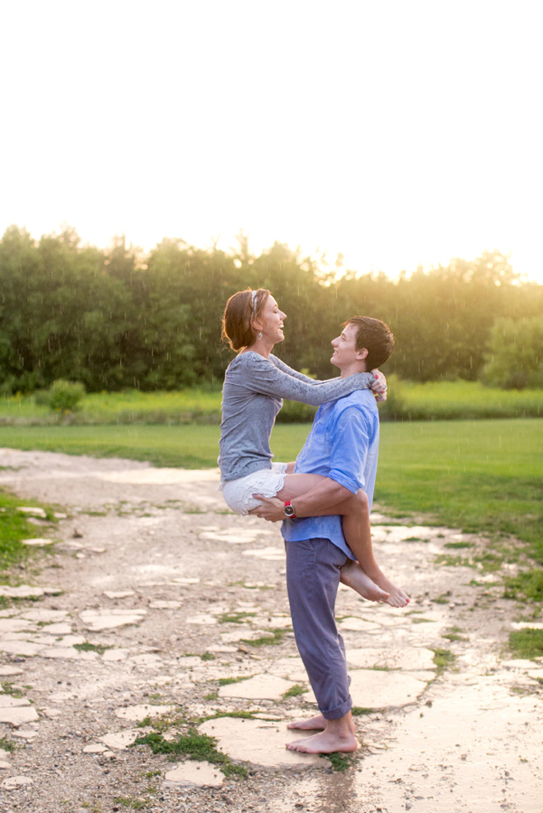 colorful-rainy-day-anniversary-session