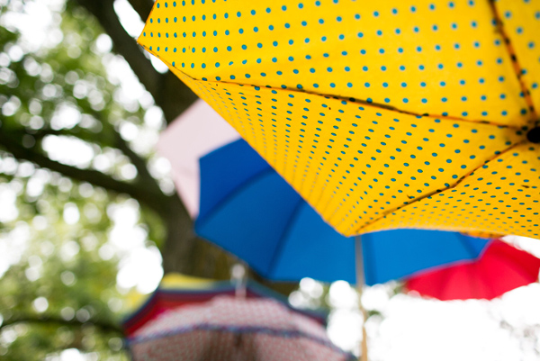 colorful-rainy-day-anniversary-session
