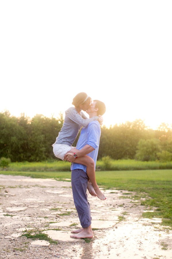 colorful-rainy-day-anniversary-session