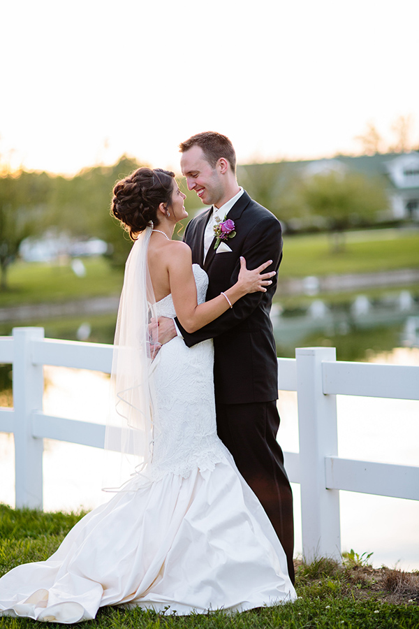 equestrian-wedding-in-purple-and-green