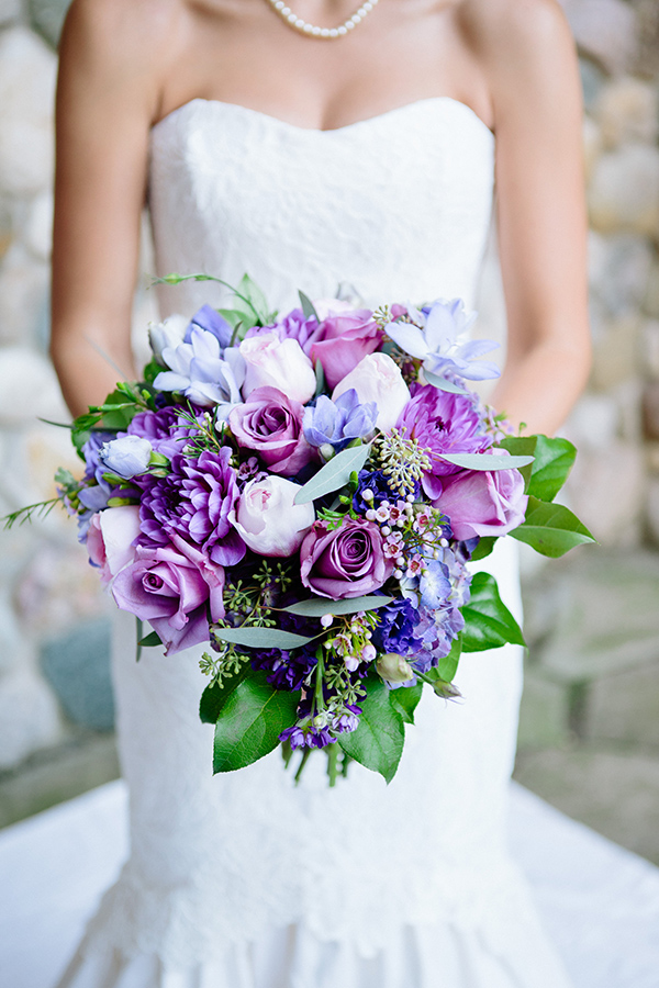equestrian-wedding-in-purple-and-green