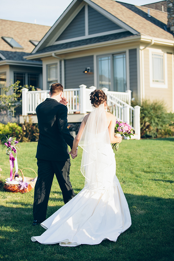 equestrian-wedding-in-purple-and-green