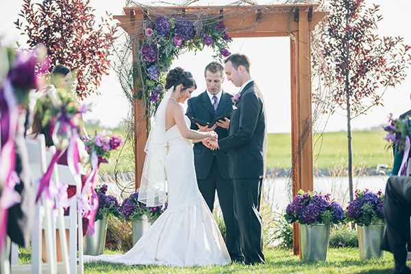 equestrian-wedding-in-purple-and-green