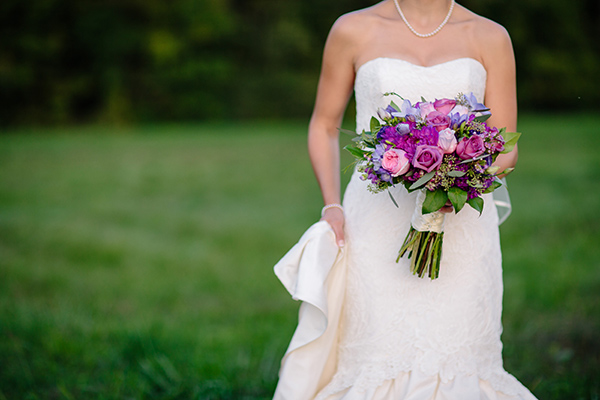 equestrian-wedding-in-purple-and-green