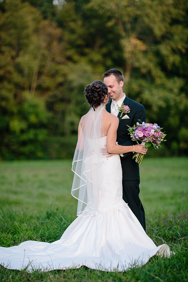 equestrian-wedding-in-purple-and-green