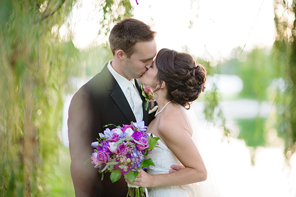 equestrian-wedding-in-purple-and-green